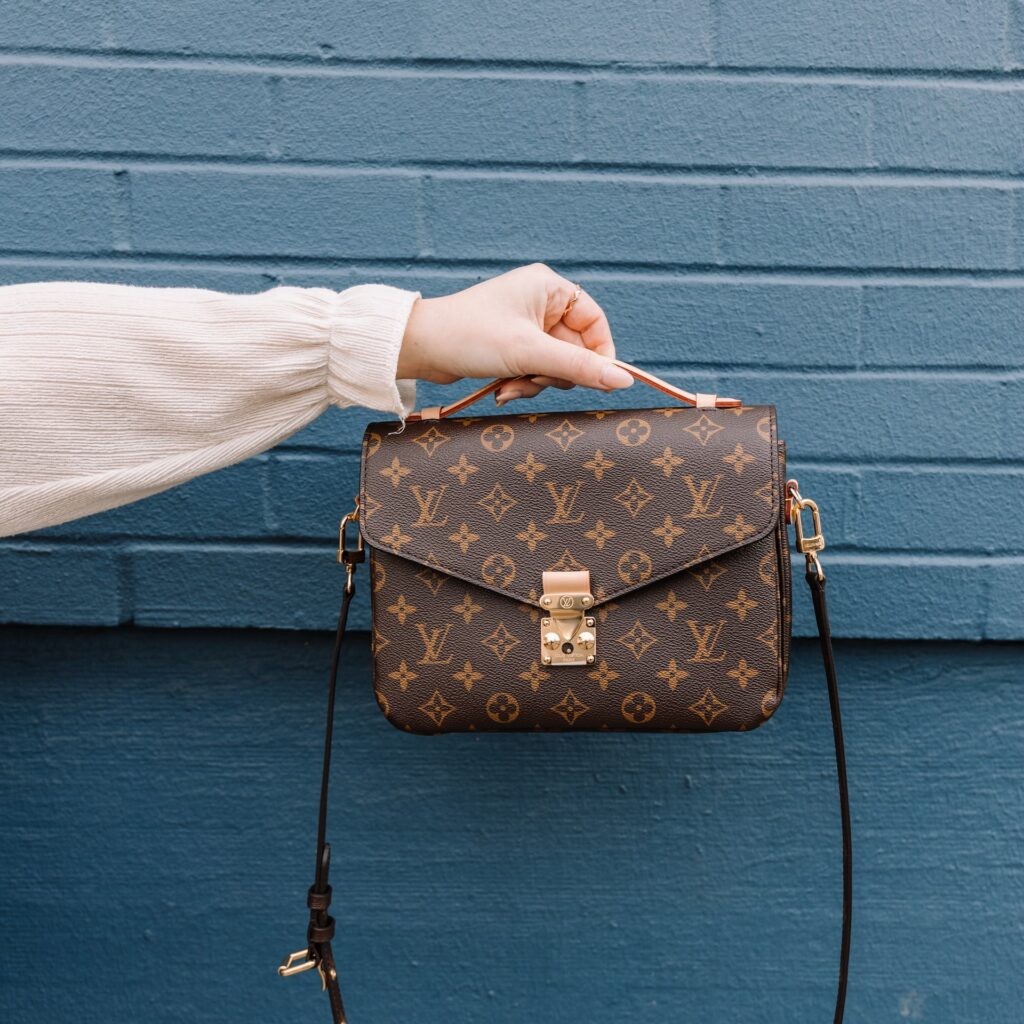 How to spot a fake Louis Vuitton bag 