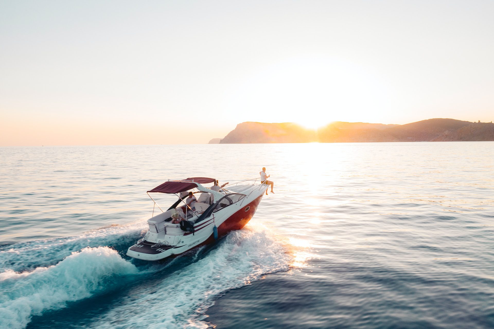 From Sailing to Powerboats: Which Yacht is Right for You?